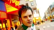 Inne i polisbussen vred en av poliserna om min ena arm och sa "Du är en sån där jävel som demonstrerade i Göteborg, eller hur?", berättar Maths Larsson, banktjänsteman och ledamot av bland annat Moderata ungdomsförbundets styrelse i Uppsala.