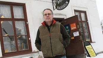 Crister Björk hoppas kunna återöppna  brukshandeln i slutet av april.