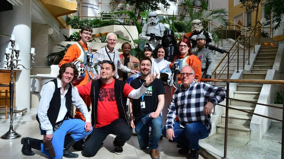 Förhoppningsfulla. Michael Stemark och Johan Linder (båda i främre raden i mitten) tror starkt på att en utvecklad spelbranch i norra Norrland skulle vara bra för regionen.