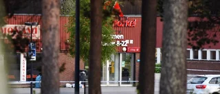 Centrum fortsatt avspärrat - skolor håller stängt