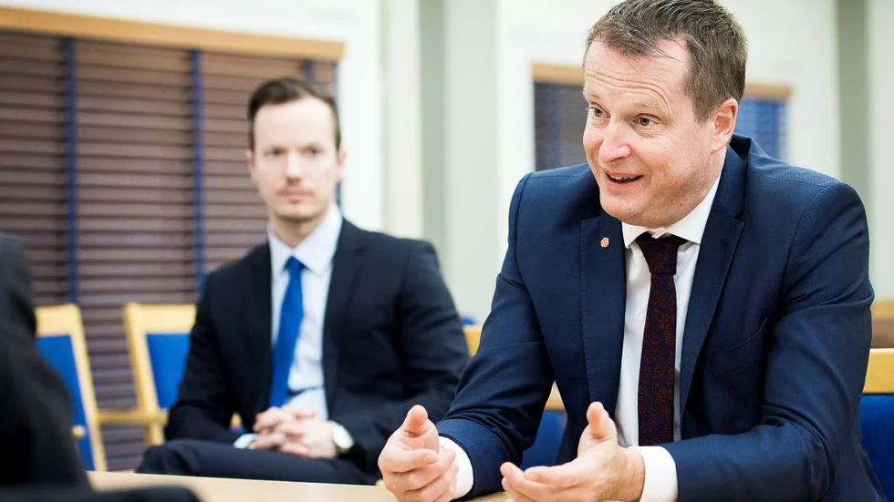 Inrikesminister Anders Ygeman (S) behöver sätta ner foten.
