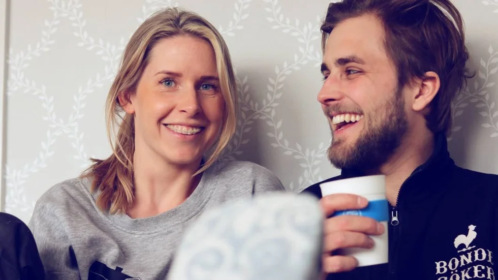 De fann kärleken. Nu ska Joacim Rickling och Caroline Kejbert renovera en gård i Örsundsbro framför nya tv-kameror.