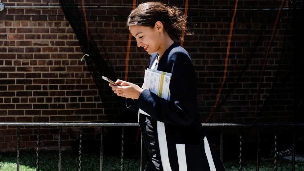 Alexandria Ocasio-Cortez är en demokratisk socialist som gjort en kometkarriär i demokraternas primärval.