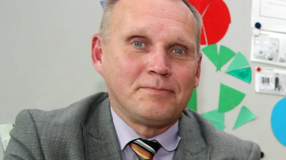 Pyry Niemi (S) när han under den här mandatperioden, hösten 2016, var på Korsängsskolan i Enköping och presenterade S-budgeten.