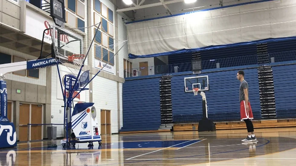 Alan Zekovic är på plats i Salt Lake City. Hans collegelag Bruins spelar i samma arena som NBA-laget Utah Jazz lag i NBA G-league.