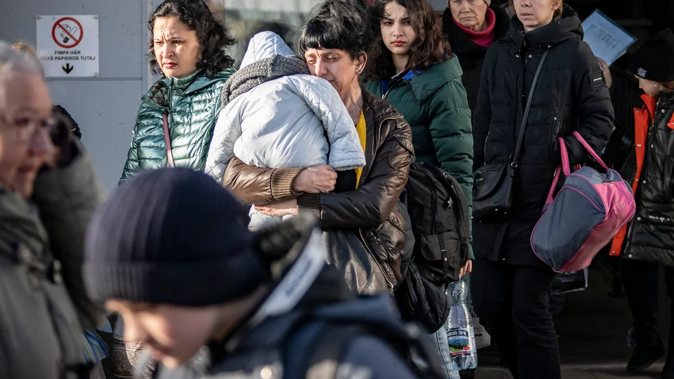 "Ukrainska flyktingar i Sverige behöver hjälp nu, idag. Det är orimligt att de familjer som står i frontlinjen för att skydda oss alla från ett vanvettigt Ryssland inte kan äta sig mätta", skriver Abetare Gashi (C).