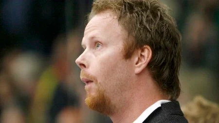 Ishockey
Västerås - Almtuna.
Jonas Rönnqvist, tränare för Almtuna