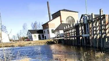 Strömsbergs bruk ligger vid  Tämnarån, som är ett känsligt vattendrag. Det är ett av fyra bruk som lämnat efter sig föroreningar i marken.