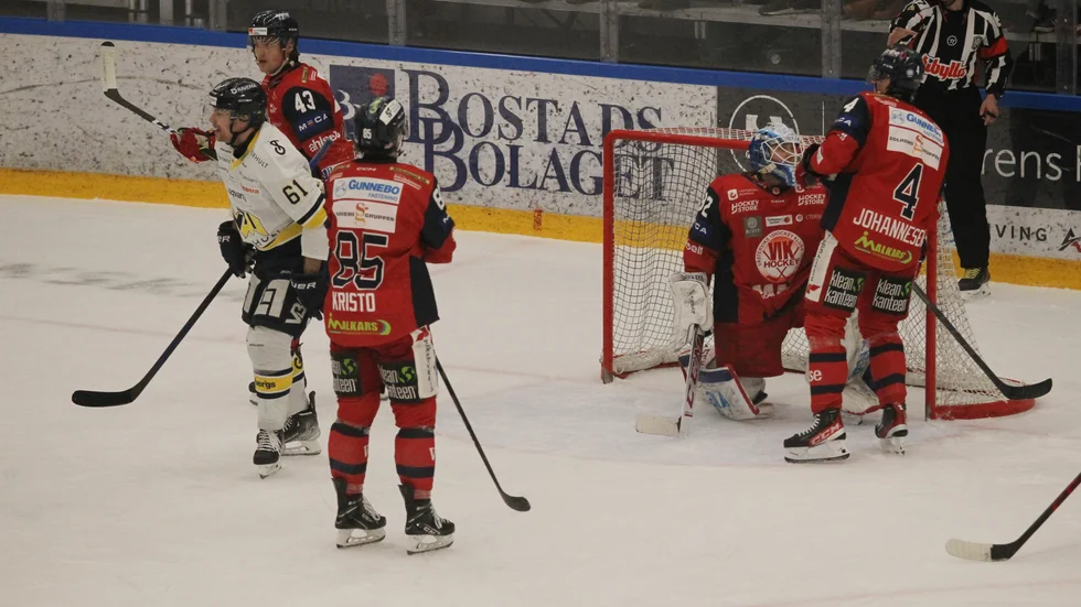 VIK-spelarna deppar efter ytterligare ett baklängesmål mot HV71.
