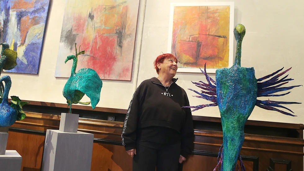 Konstnären Ann Uddin ställer ut i domkyrkan under Påskfestivalen. 