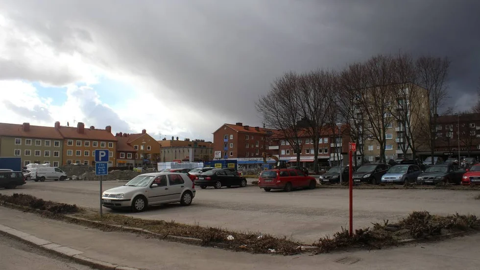 Tiviolit. I år håller tivolit i samband med vårmarknaden till på Pausparkeringen.