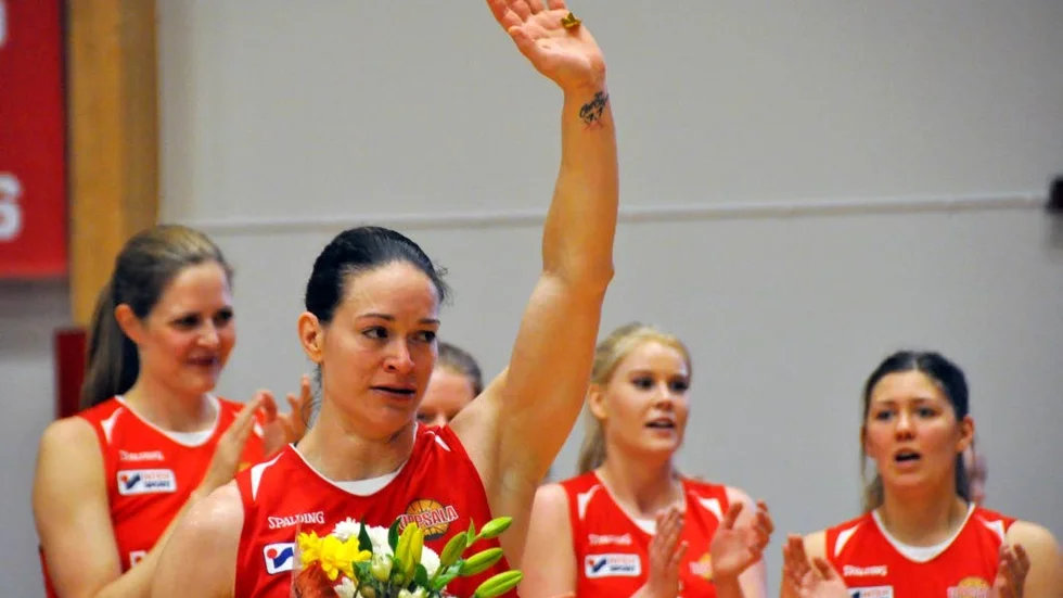 Sista matchen. Christy Bacons insats i den avgörande kvalmatchen räddade Uppsala Basket kvar i ligan. Och stjärnan hyllades stort efter matchen – som var hennes sista.