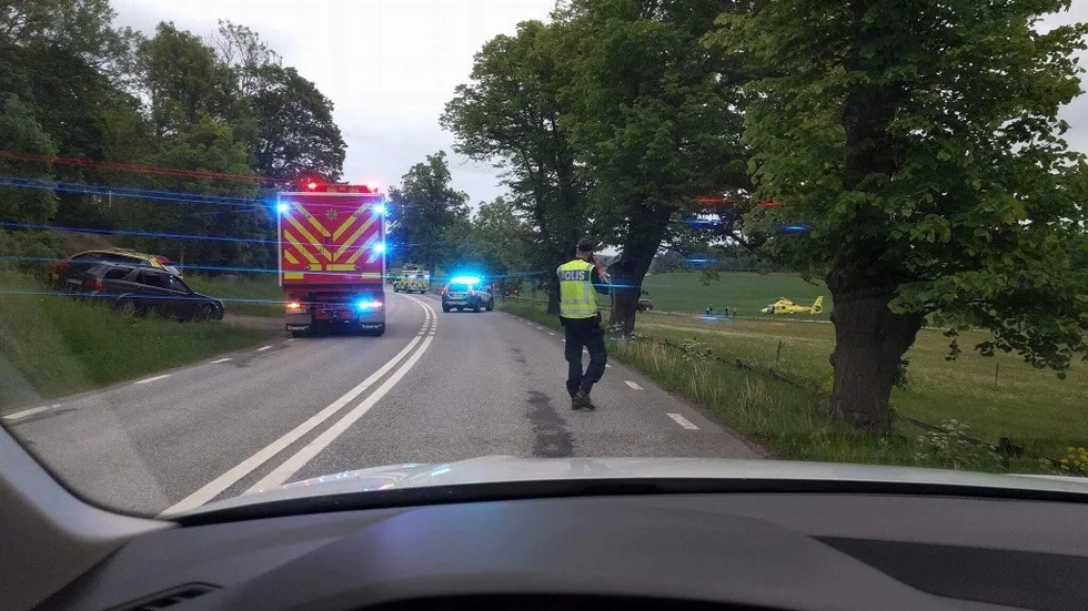 Väg 255 stängdes av i bägge riktningar i höjd med Krusenberg under räddningsarbetet.