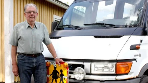 Nu ställer Bengt Karlsson i Östantorp in skolbussturerna - efter 41 år. "Jag kommer att sakna kontakten med barnen."