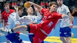 Guifs mittsexa Johan Palm vräker sig fram och tar ett avslut mot Hallby.