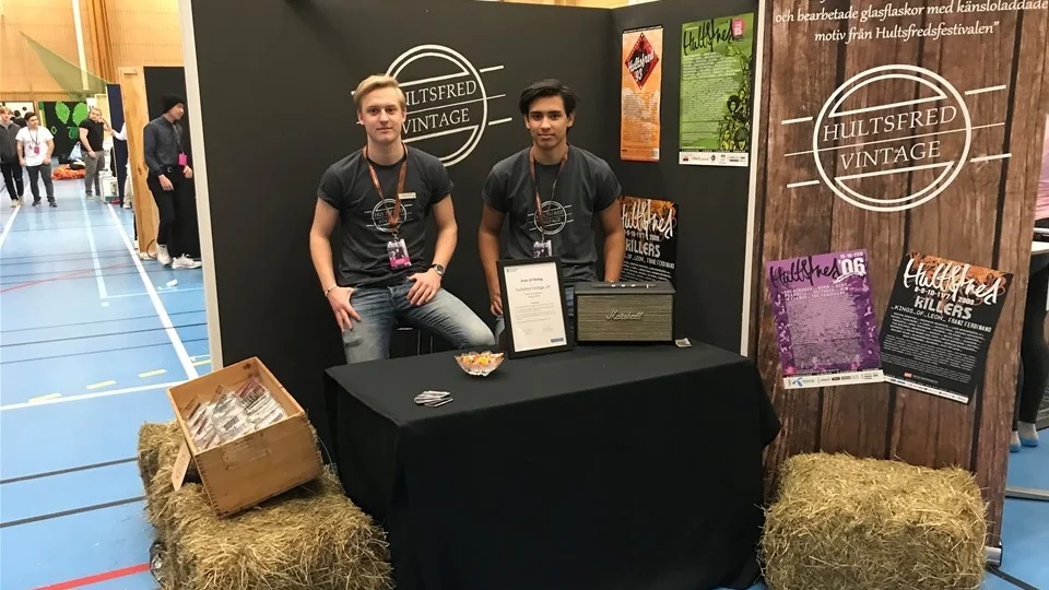 Hultsfred Vintage med Jesper Ström och Simon Konradsson utsågs till "Årets UF-företag" i fredags på företagargalan. I dag visar de upp sitt företag på UF-mässan i Kalmar och hoppas ro hem något av de prestigefyllda prisen.