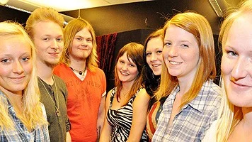 De sysslar med dans, musik, teater och konst på fritiden.