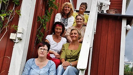Nerifrån och upp: Britt-Marie Hedlund, Ingrid Lund, Carina Karlsson, Ewa Doverhem, Eva Munther och Lotte Borgström har alla erfarenhet av att jobba med barn och ungdomar och träffar ofta barn till anhöriga i det dagliga arbetet.