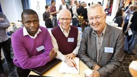 Ebeneger Twumasi Afriyle, Jan Magnusson och Christer Sjöström minglade.