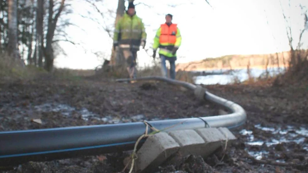 2008 kopplades Eknäs på VA-ledningen mellan Bryggholmen och fastlandet.