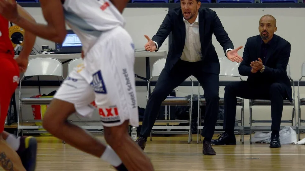Zlatan Hadziresic och Efongo Imbia, Uppsala Basket.