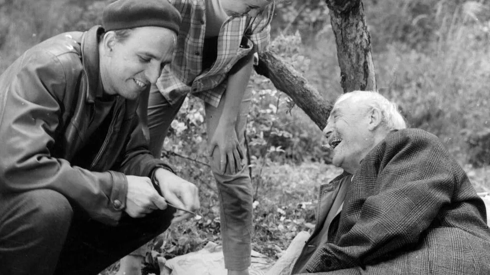 Ingmar Bergman 1957 under en inspelningspaus av "Smultronstället" Samma år besökte han Uppsala studenters filmstudio.