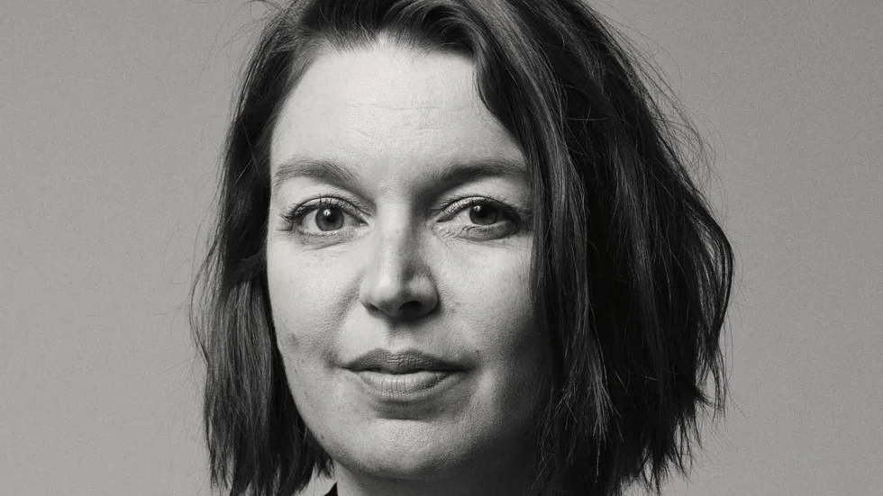 Cecilia Hansson debuterade 2002 med diktsamlingen ”Revbensdagar, morgnar”. Senast utkom ”Hopplöst, men inte allvarligt – Konst och politik i Centraleuropa” (2017).