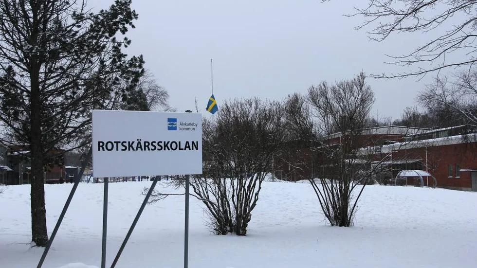 På den skola där den drunknade 15-årige pojken gick fick hans skolkamrater stöd och hjälp på olika sätt under fredagen för att bearbeta händelsen.