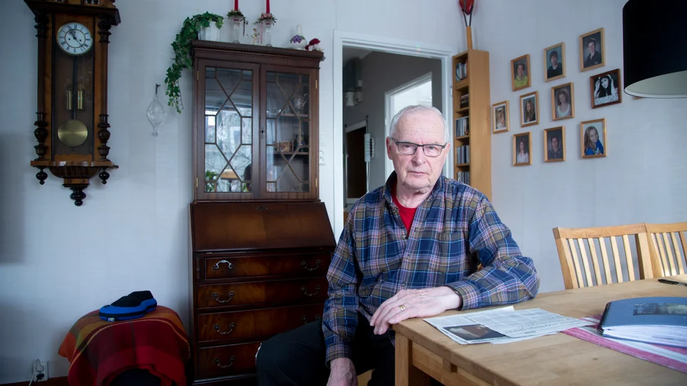 Hyresgästen Erik Pekula kan andas ut för stunden, men han är orolig vad den kommande hyresvärden vill göra med husen. (Arkivbild)