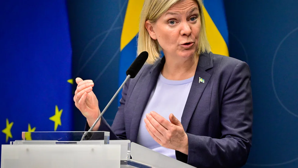 Statsminister Magdalena Andersson (S) deltar under fredagen och lördagen på ett informellt EU-toppmöte i Paris där Rysslands krig i Ukraina ska diskuteras.