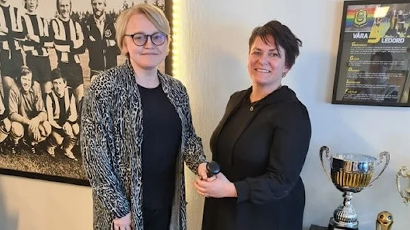 Niina Lynbech har lämnat över ordförandeskapet i Gullringens GoIF till Jessica Eriksson.