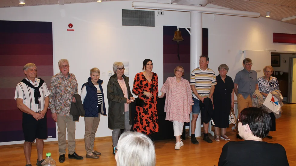 Mannekänger i Hällestad, från vänster Anders Eriksson, Gösta Johansson, Marianne Persson, Christina Gustavsson, Ann-Britt Gårdman, Håkan Franzén, Yvonne Fransson, Lars Gustavsson och Gun Johansson.
