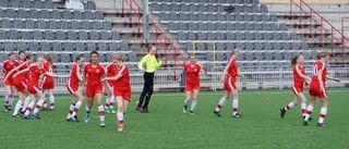 Tjejerna ser fram emot 20 timmar på tåget