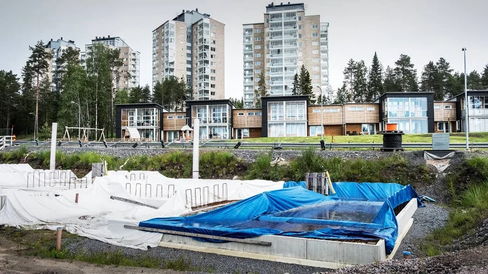Bostadskrisen 2018 blev Brf Honnörsbackens fall. Nu kan Obos vara på väg att väcka det avsomnade bygget till liv.
