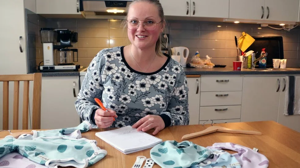 Lisa Sofia Simonaho vände hem till Norrbotten och startade företag med affärsidén att sy barnkläder.