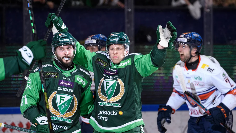 Jubel till slut. Färjestad tappade 2–0 till 2–3 efter förlängning hemma mot Växjö, men säkrade ändå en kvartsfinalplats.