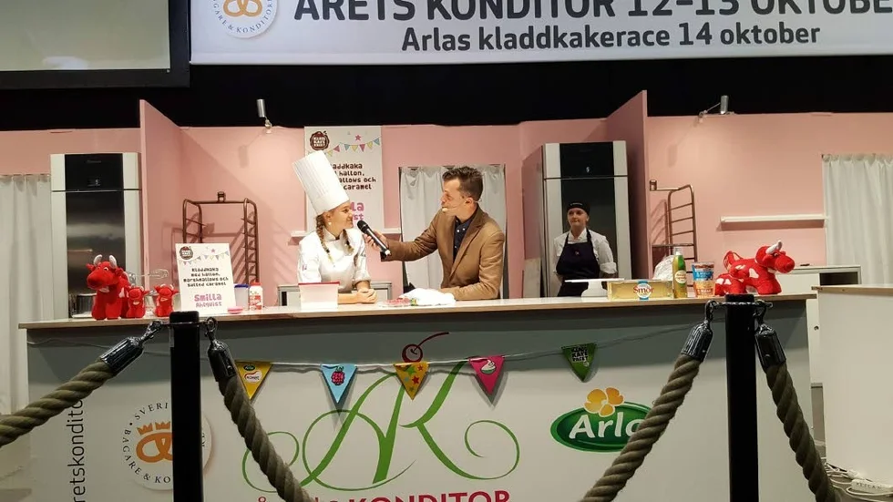 Tävlingen. Smilla Ahlqvist intervjuas inför bakningen på Stockholmsmässan.