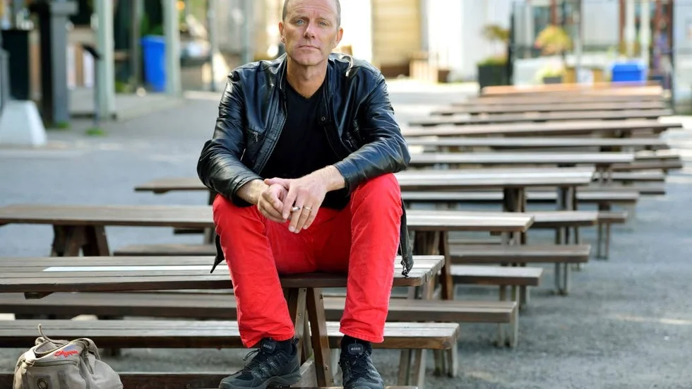 Skräckmästare. John Ajvide Lindqvist, f 1968, debuterade 2004 med romanen ”Låt den rätte komma in”, vilken senare blev en internationell filmsucce. X – Den sista platsen är hans tionde bok.