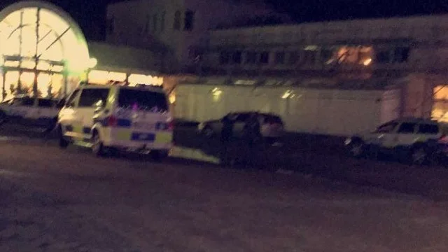 Polisinsats i Fyrishov på lördagskvällen.