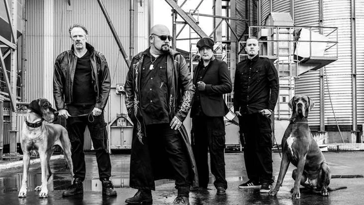 Bandet Tungsten är albumaktuella med sitt tredje album ”Bliss”. Folkmusik och industrimetal kan höras blandat med hårdrock och allsångsvänliga refränger.