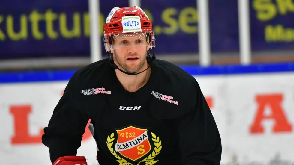 Tony Mårtensson blir kvar i Almtuna.