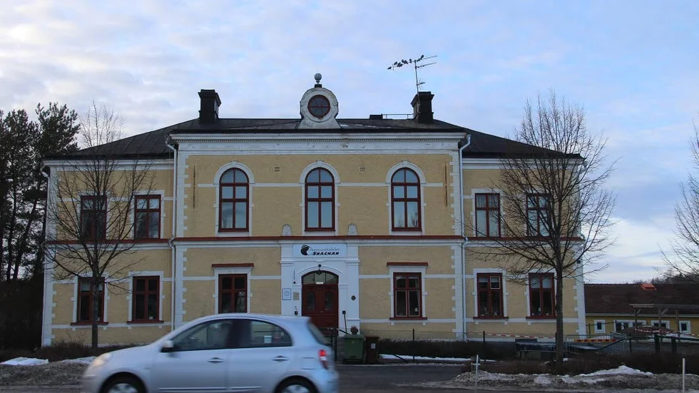 En föreningsgård i gamla brandstationen är lättillgängligare än övervåningen i Tingshuset anser Örsundsbrobor.