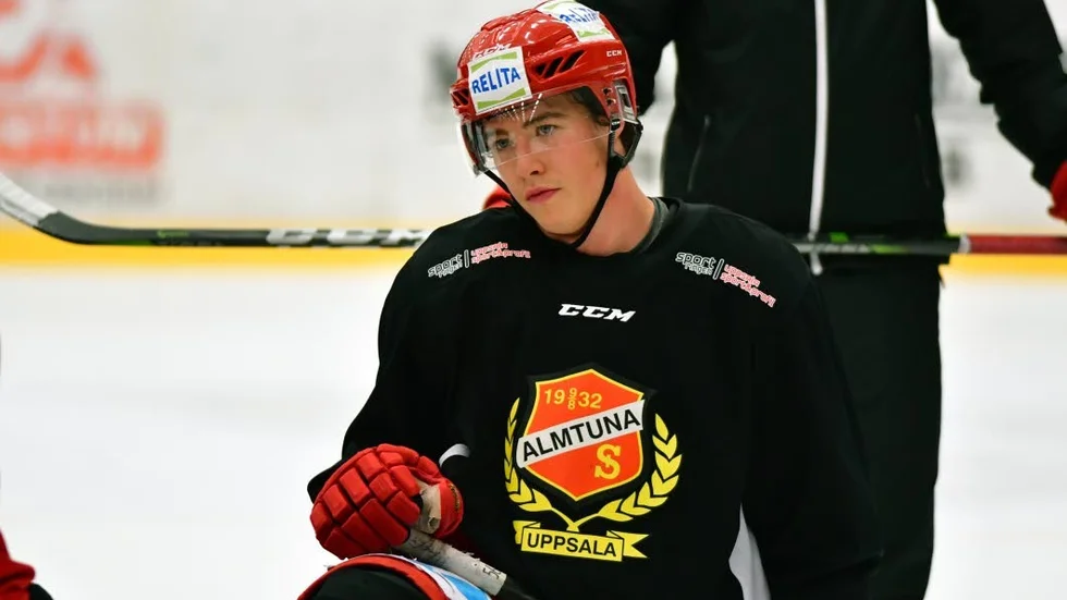 Alexander Lunsjö följer inte med Almtuna ned i hockeyettan.