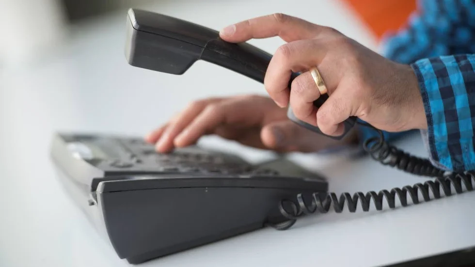 Telefon igen. Det första beskedet var att 40-tal Teliakunder Mehedeby inte skulle ha tillgång till telefon och bredband förrän i slutet av april. Nu ska alla ha fått tillbaka sin telefoni på måndag den 12 februari.