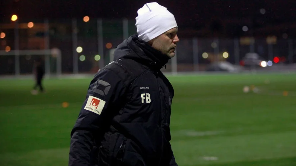 Uppladdning. Bernhardsson och hans Uppsala Fotboll laddar inför premiären.