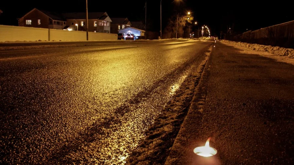 Glad alla hjärtans dag. På onsdagskvällen hade Sunnersta Egnahemsförening placerat ut 100 marschaller som lyste upp i februarikvällen.
