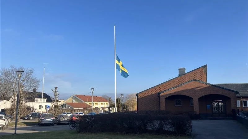 Halv stång Västerviks kommunhus.