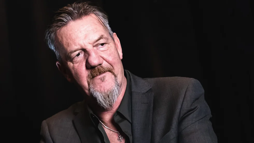 Som medlem i Musikerförbundet stödjer Roger Tallroth det öppna brev till Spotify som skrevs under av hans förbund, Symf och SAMI. 