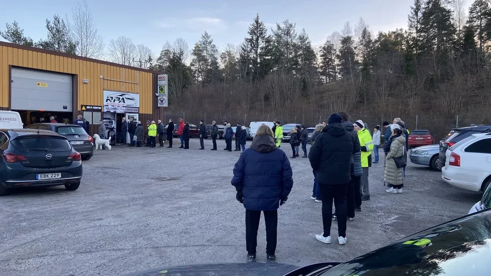 Vid den andra däckutlämningen var allt mer uppstyrt. "Innan vi stängde klockan fem var det inte en människa kvar", säger kronoinspektör Andreas Axelsson.