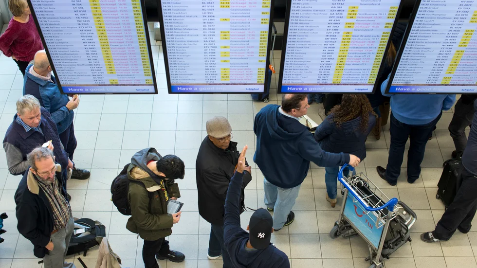 Oväder stoppar flygningar på Amsterdamflygplatsen Schiphol. Arkivbild